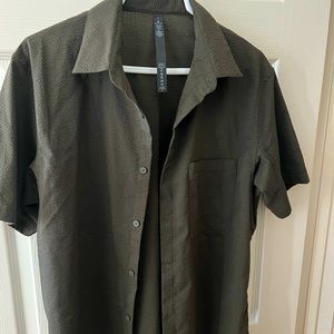 Men’s LuluLemon Button Down shirt